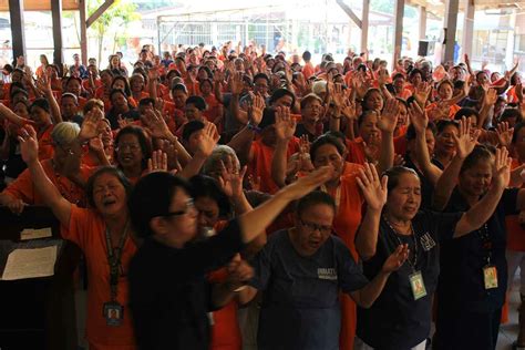 reni valenzuela|Playful with task of governance .